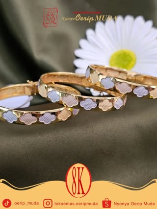 Clover Bangle Collection