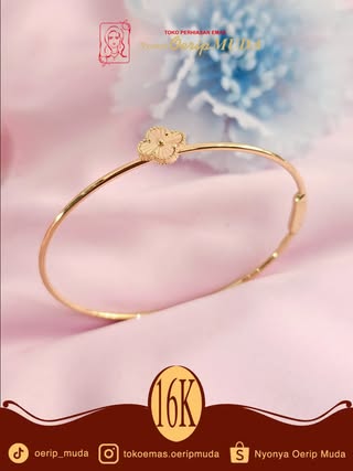 Clover Bangle Collection